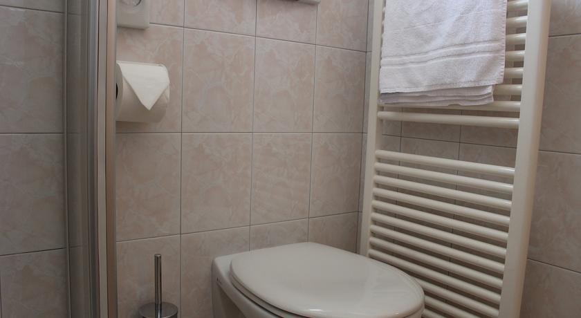 Schenna Garni Eden Bed & Breakfast Стая снимка