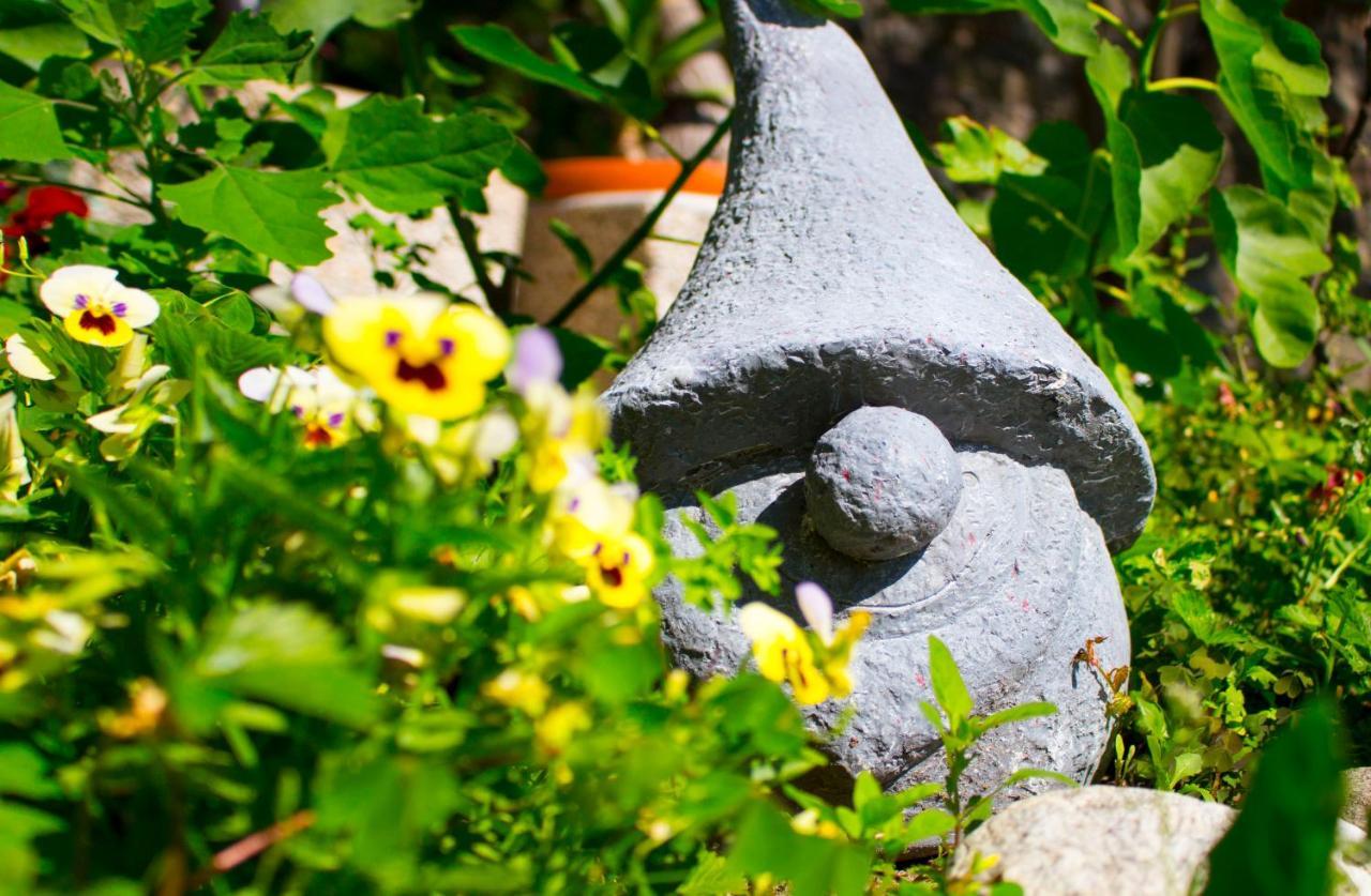 Schenna Garni Eden Bed & Breakfast Екстериор снимка